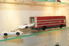 Mit dem alten Renntransporter zeigt Schuco Nähe nach Zuffenhausen_Strähle-Foto