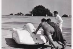 4.2-MotorsportRekordfahrten-waren-in-den-50iger-Jahren-noch-sehr-populae...