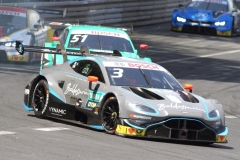 Die-Aston-Martin-stiegen-aus_Foto-Strähle