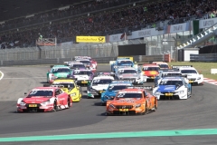 18 Boliden nehmen das Rennen auf x800