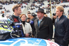 Jenson-Button-im-Gespräch-mit-Jochen-Mass-nebst-Gattin-und-Nico-Rosberg