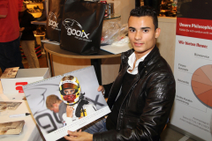 Autogrammstunde-im-Schuhhaus-Schneider-Tuebingen