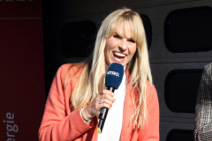 Eve-Scheer-die-charmante-Sprecherin-in-der-Box_5845
