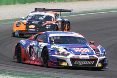 Das-Liqui-Moly-Team-Engstler-vor-Zimmermanns-911er