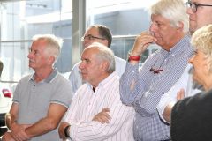 Otto-Hofmayer-inmitte-seiner-VdM-Kollegen-bei-AMG-in-Affalterbach