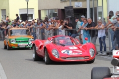 Benrd-Silberhorn-im-Ferrari-330-P4-Replica-