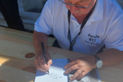 8.2-Autogrammstunde-bei-Kurt-Ahrens-Gewinner-des