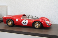 Hobby-und-Profession-1-5-Modell-des-Ferrari-P4