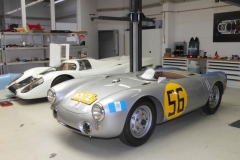 Im-Hintergrund-der-917-XXX-vorne-ein-550-Spyder