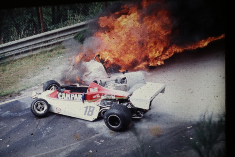 5-1-Lauda brennendes Auto II