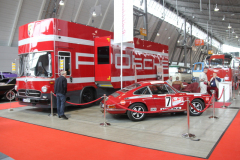 Das-Rossfeld-Renen-wirbt-mit-dem-Ur-Porsche-Renntransporter