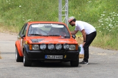 # 17_Sandro Schüppel begrüsst Horst Hauser und seinen Opel Kadett