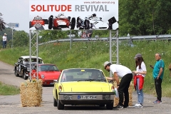 # 4_Ein Porsche 914 erreicht das Ziel