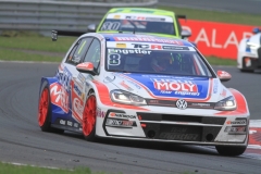 IMG_Luca Engstler im Golf GTI TCR